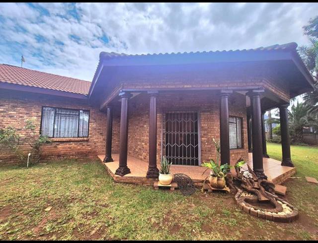 7 BEDROOM HOUSE FOR SALE IN HEUWELOORD